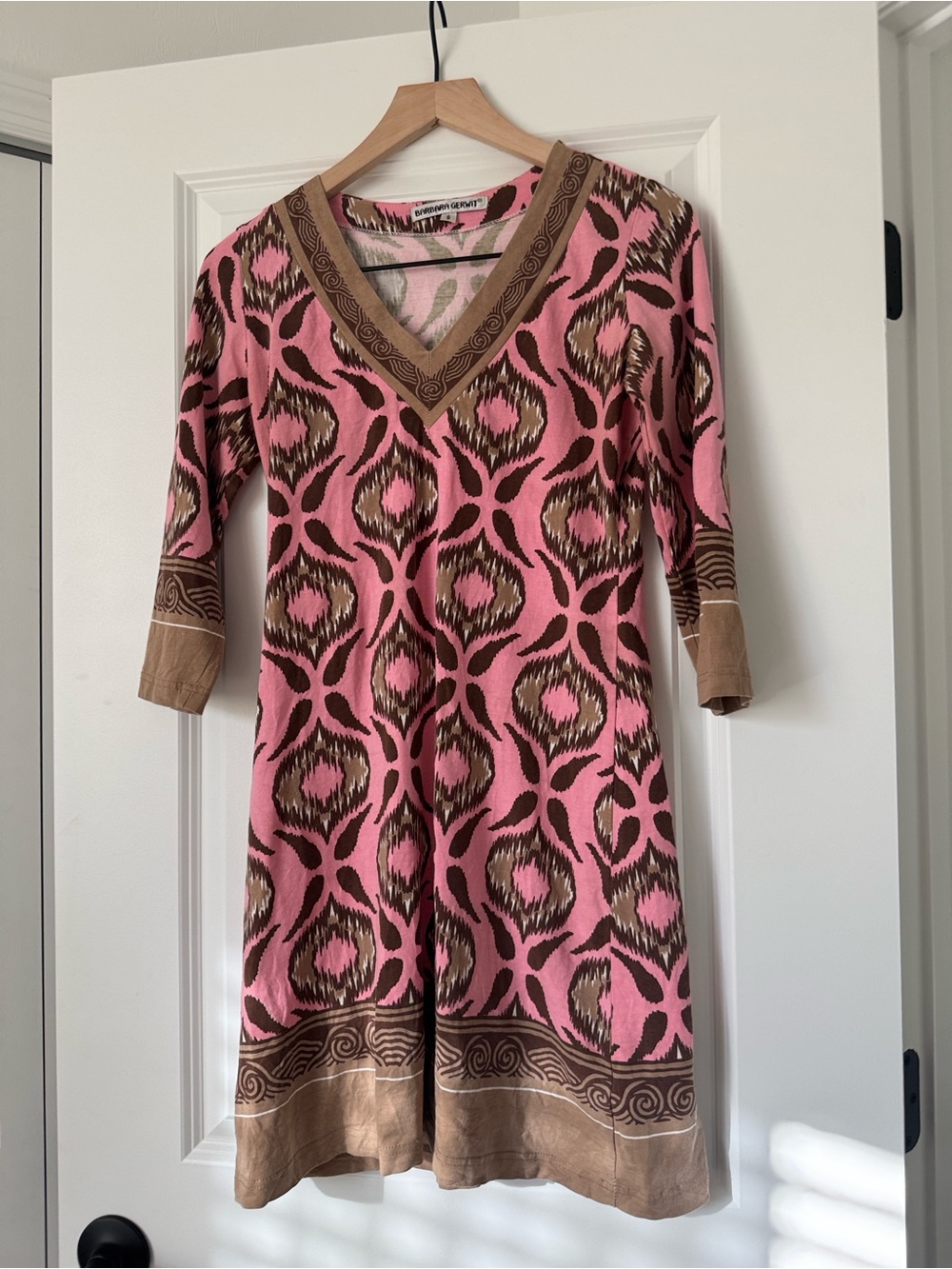 Barbara Gerwit Pink and Brown print tunic dress mini

Dress - S
$39 - Picture 2 of 5